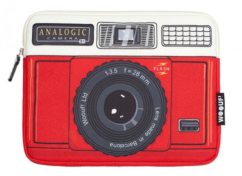 woouf-barcelona-analogic-red-laptop-sleeve-macbook-pro-4-producto-mini-205x150
