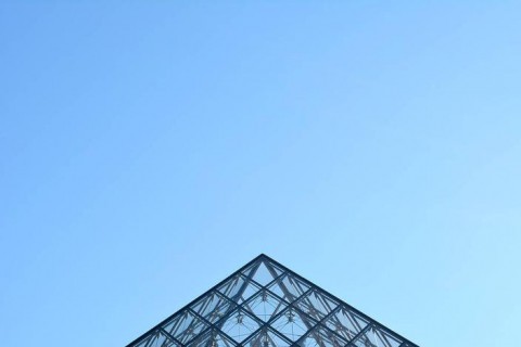 monumentos minimalistas. louvre