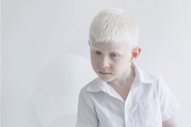 yulia taits albinos mis gafas de pasta02